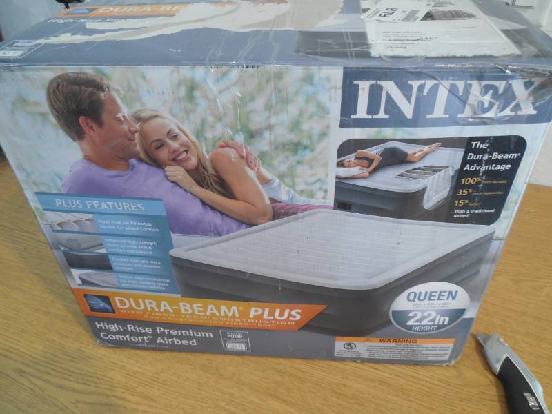 lot 59 image: Intex Fiber-Tech Comfort Plush Raised 22 Airbed - Queen