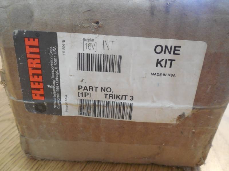 lot 76 image: BRAND NEW FLARE TRIANGLE KIT OF 3