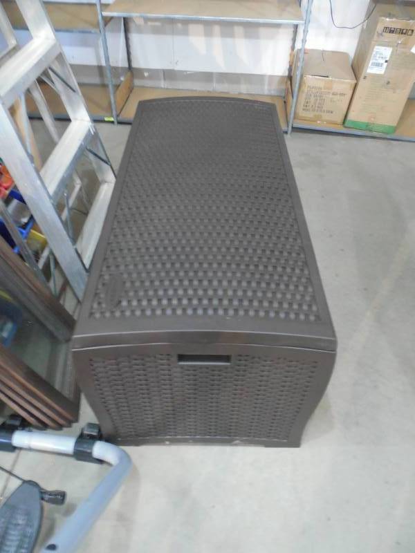 lot 28 image: Suncast Wicker Deck Box