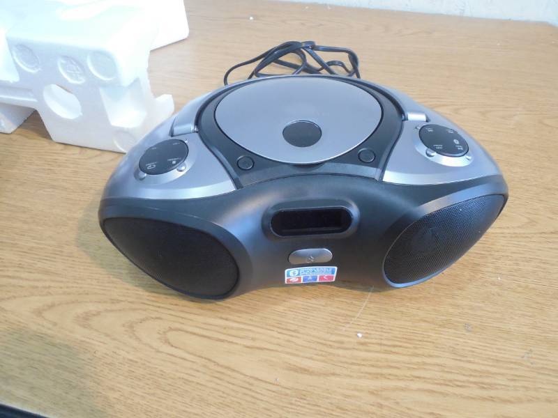 lot 57 image: AVGO Bluetooth CD Boombox