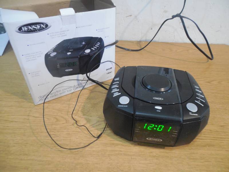lot 71 image: Jensen Stereo Dual Alarm Clock Radio with CD Player