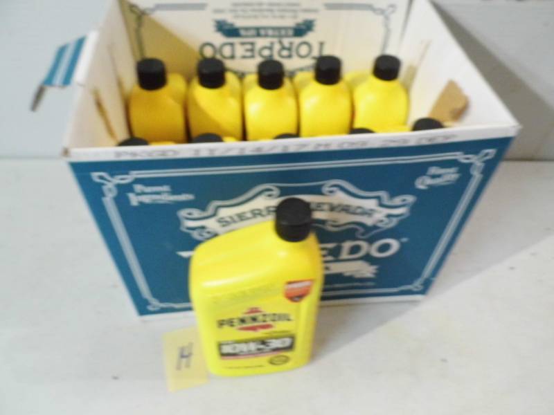 lot 14 image: Lot of 11 Bottles of Oil