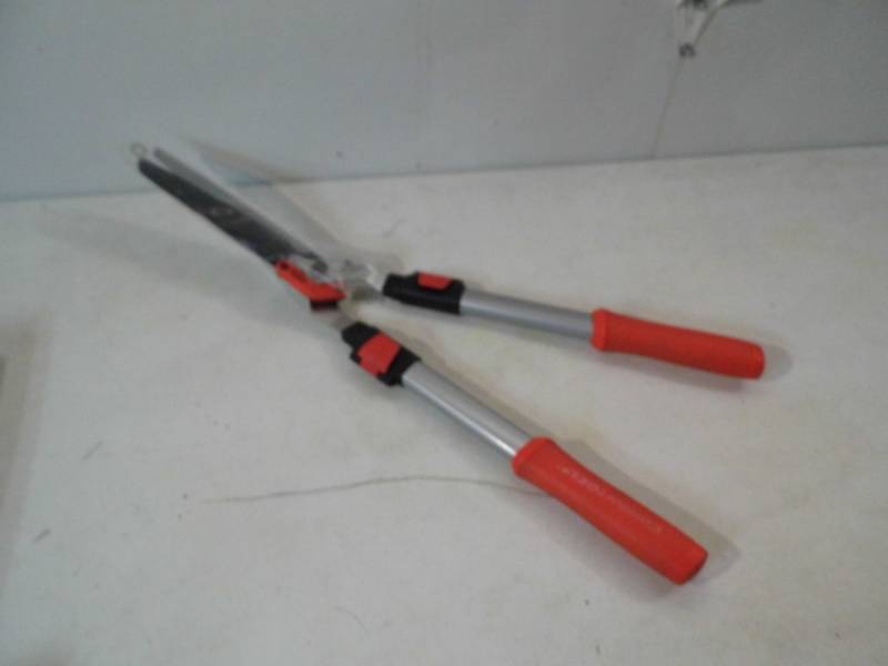 lot 21 image: Trimmer
