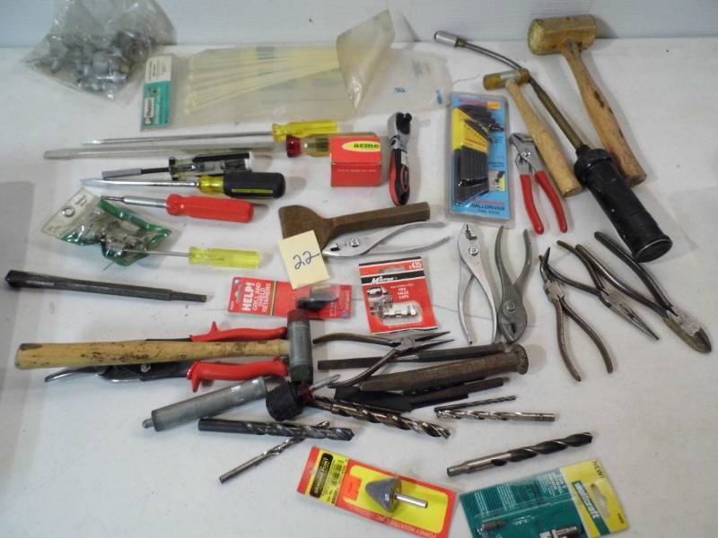 lot 22 image: Tools - Hardware