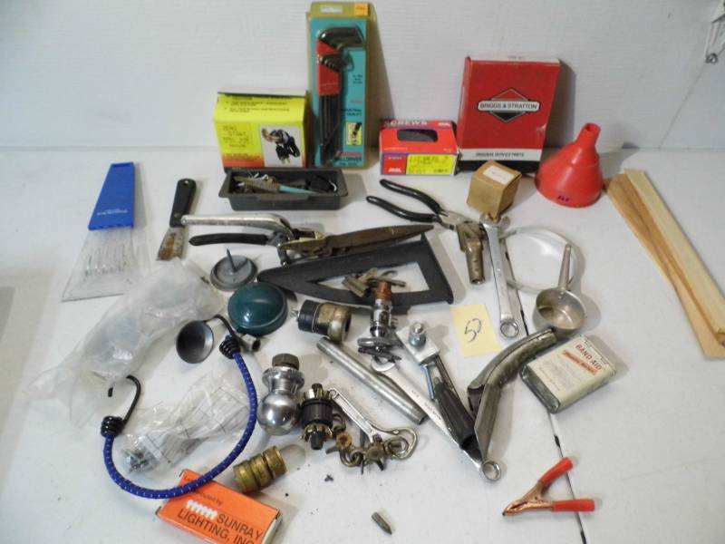 lot 52 image: Tools - Garage Items