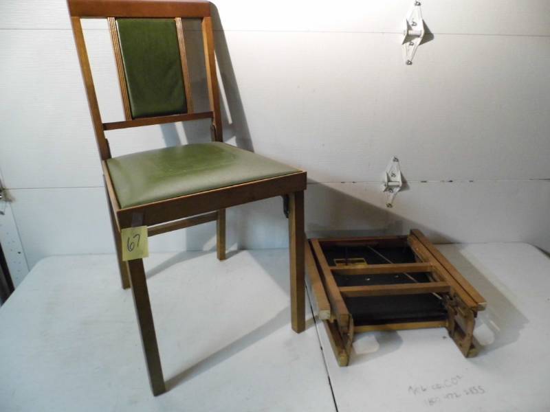 lot 67 image: Lot of 2 Vintage Folding Chairs
