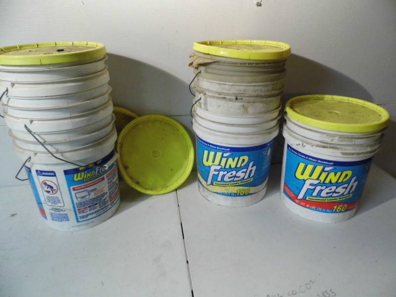 lot 69 image: Lot of 5 Gallon Buckets  Lids