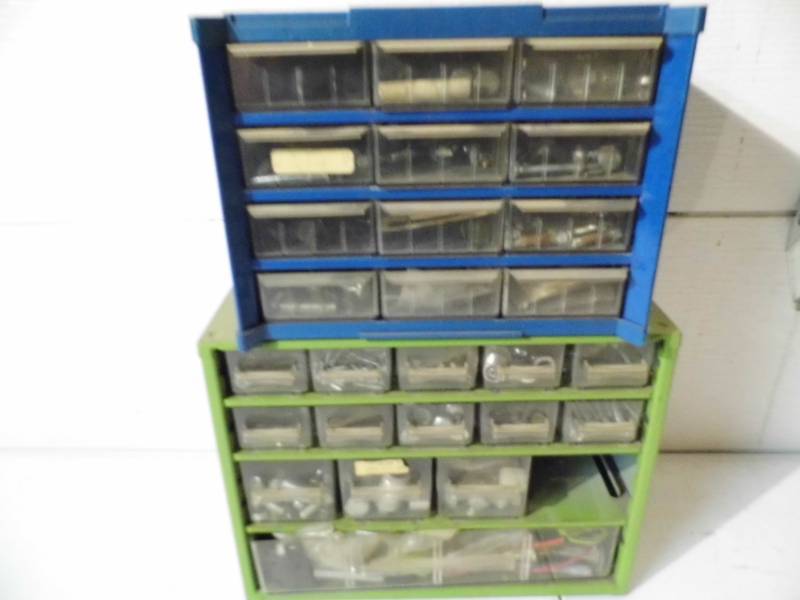 lot 89 image: Organizer w Hardware