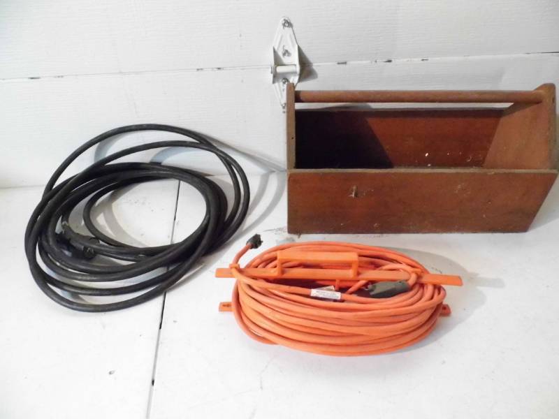 lot 95 image: Wooden Caddy w Cords