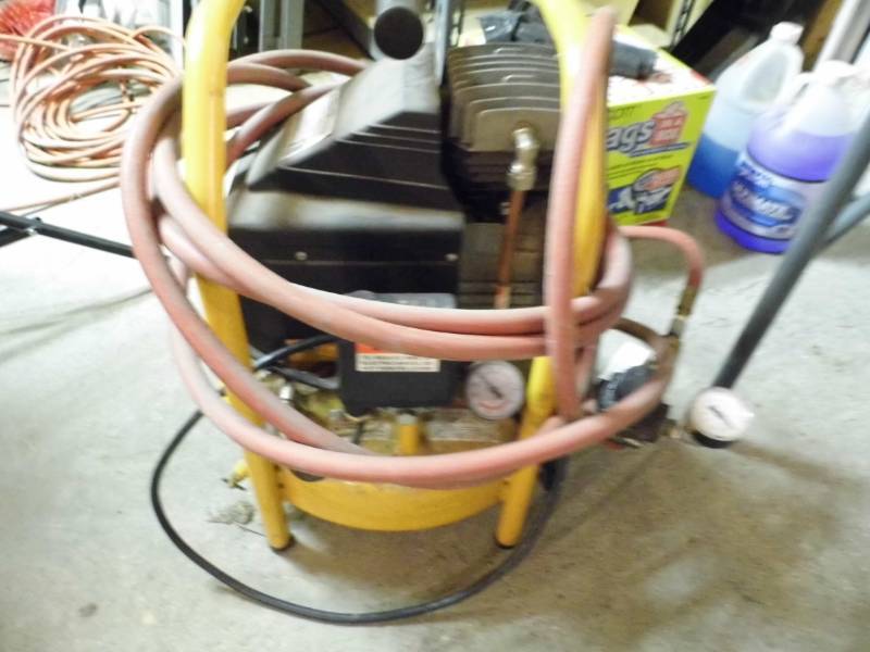 lot 98 image: Bostich Compressor