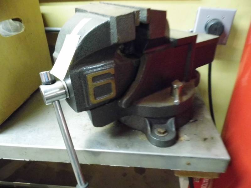 lot 108 image: Vise