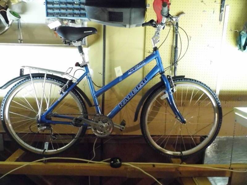 lot 110 image: Raleight Bicycle