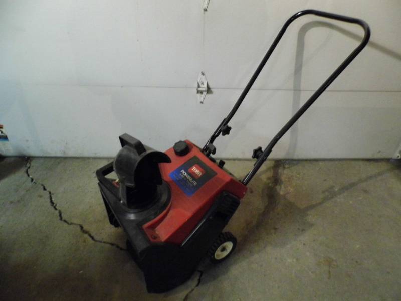 lot 113 image: Toro Powerlite Snow Thrower