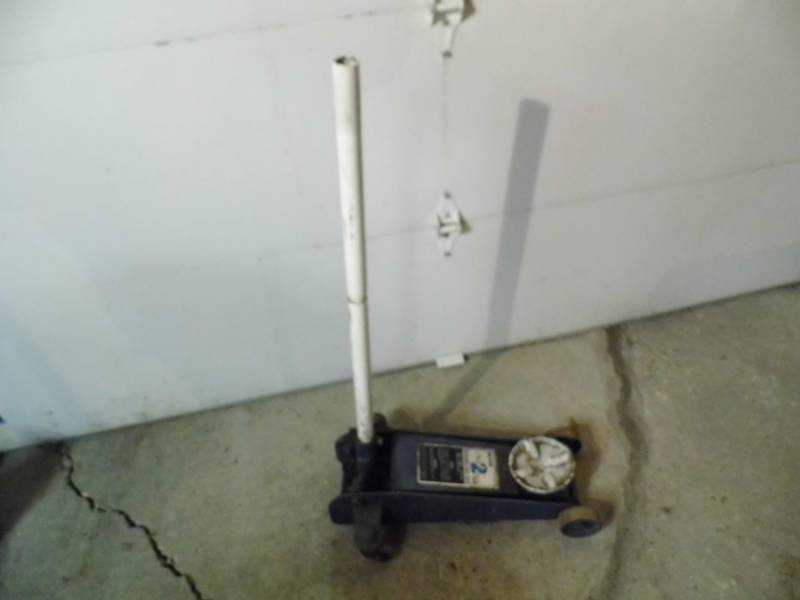 lot 117 image: Sears Floor Jack