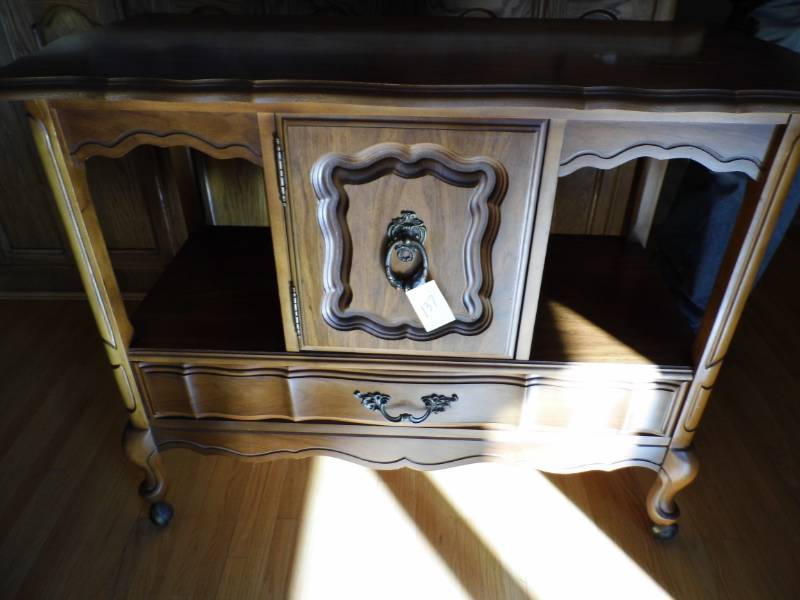 lot 137 image: Hutch