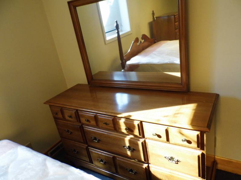 lot 150 image: Dresser w Mirror