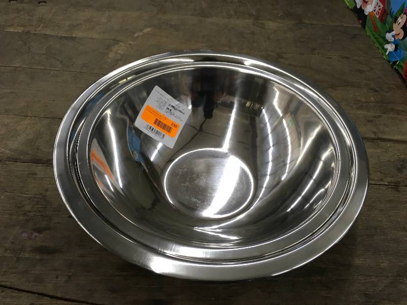 13 Qt Mixing Bowl & 3 Qt Mixing Bowl, Retail $10.00
