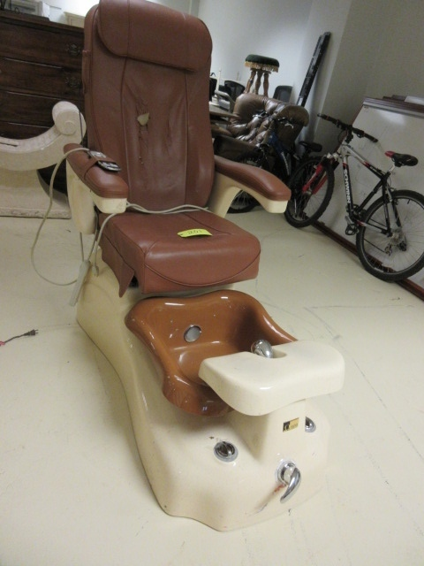 PEDICURE  MASSAGE CHAIR