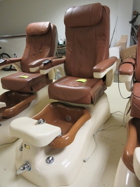 PEDICURE  MASSAGE CHAIR