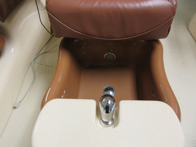 PEDICURE  MASSAGE CHAIR