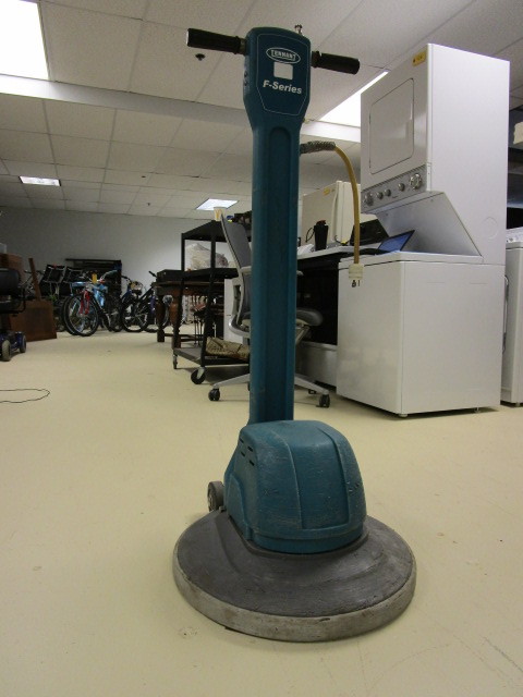 TENNANT FLOOR SCRUBBER