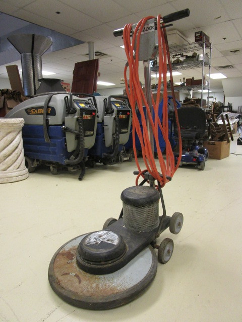 CRUSADER 20 FLOOR SCRUBBER