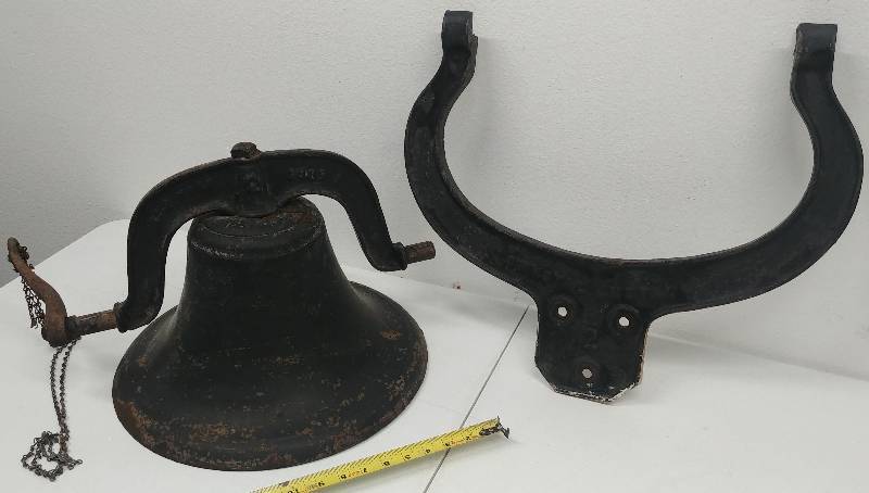 lot 2 image: Authentic 1889 Farm Bell with support yoke