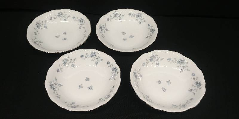 lot 14 image: Johann Haviland, Bavaria, China set of 4 bowls