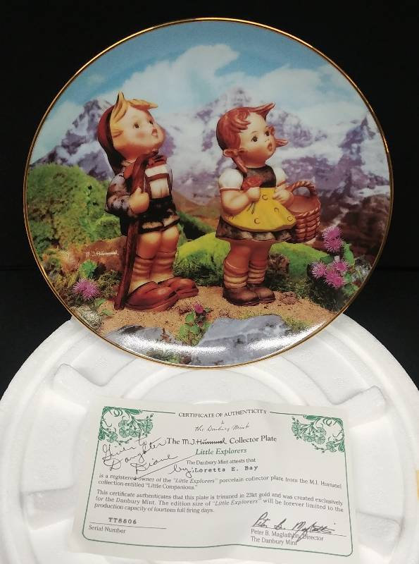 lot 28 image: Danbury Mint Little Companions Collector Plates with Cert. of Authenticity.
