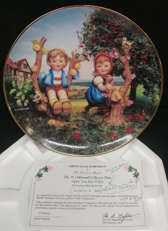 lot 30 image: Danbury Mint Little Companions Collector Plates with Cert. of Authenticity.