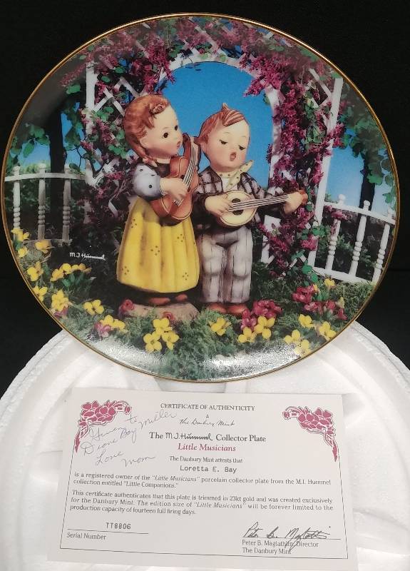 lot 31 image: Danbury Mint Little Companions Collector Plate with Cert. of Authenticity.