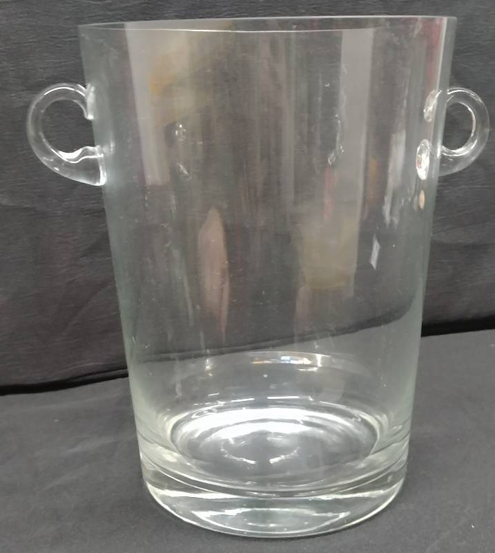 lot 44 image: X-tra large Vase