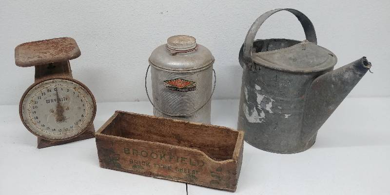 lot 39 image: 4pc Antique Chic