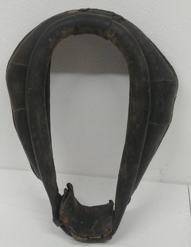 lot 48 image: Vintage Oxe Horse Yoke Collar