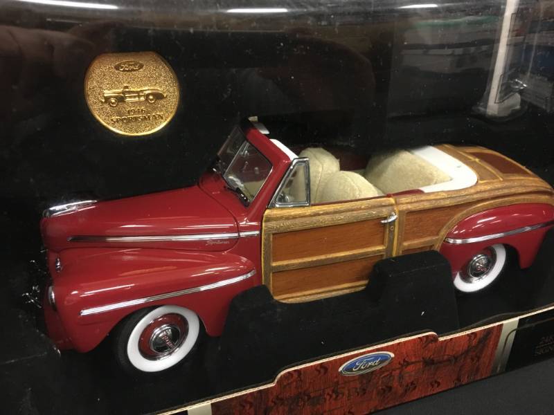 lot 1 image: 1946 Ford Sportsmans Series Diecast