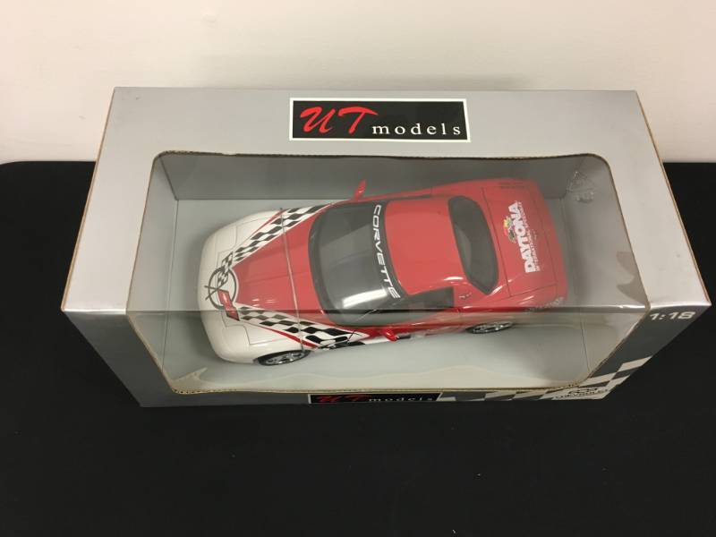 lot 5 image: 1999 Chevrolet Corvette Daytona Pace Car