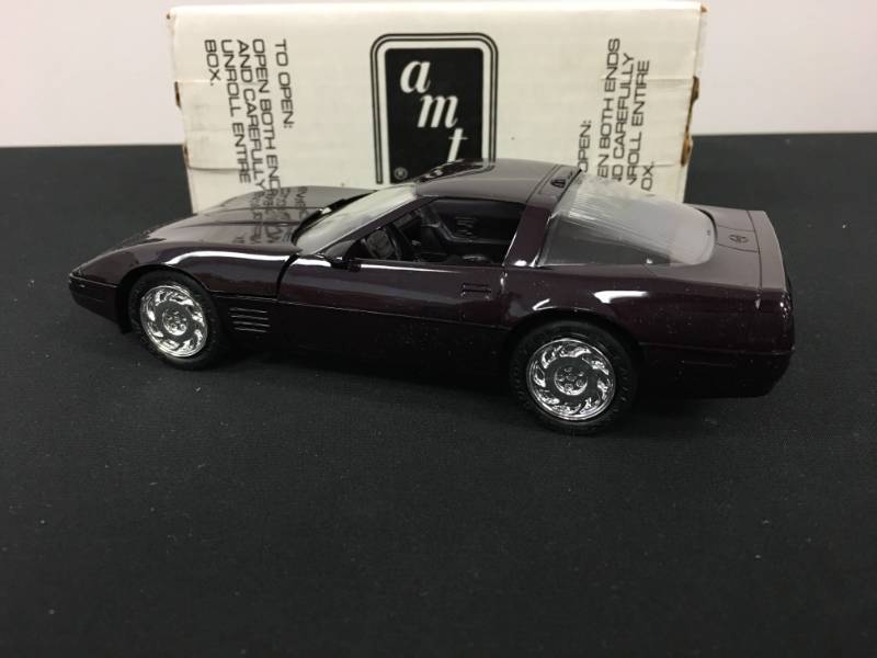 lot 39 image: ERTL 1993 Chevrolet Corvette ZR1