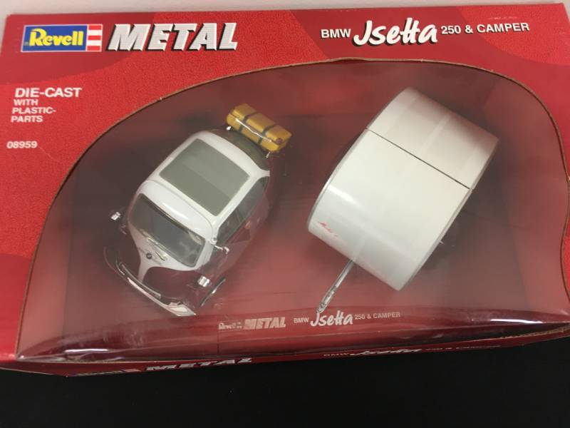 lot 44 image: Revell BMW Jsetta 250 & Camper Set