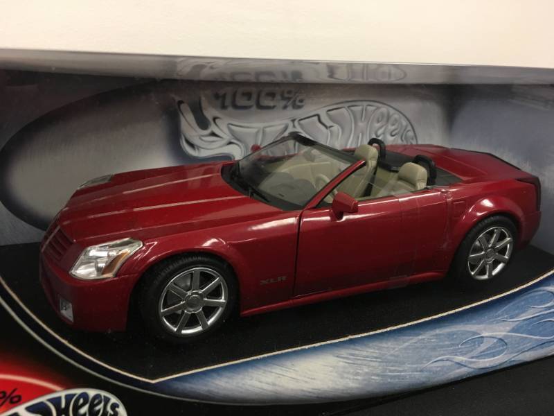 lot 64 image: Cadillac XLR Convertible