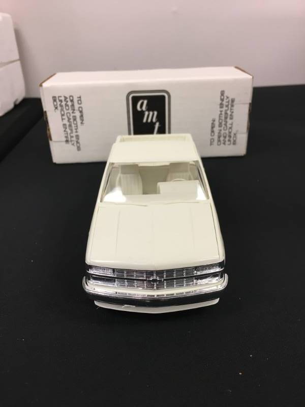 lot 76 image: ERTL 1992 Chevrolet Silverado Sportside