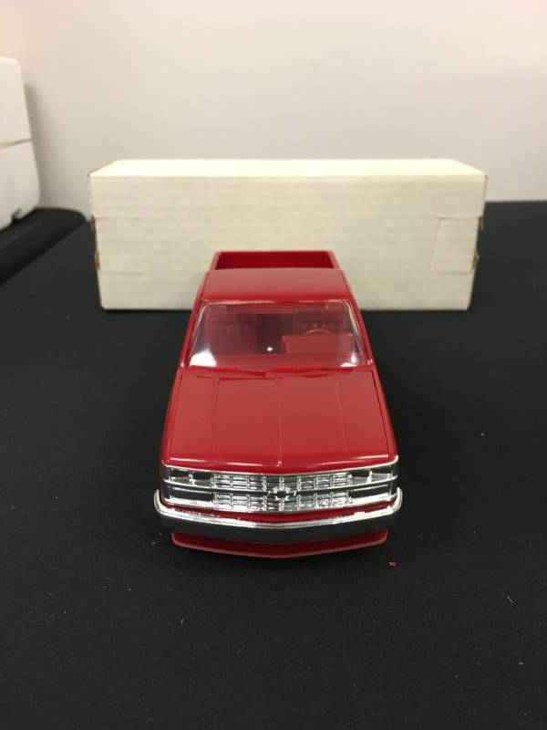 lot 78 image: ERTL 1989 Chevrolet Silverado C-1500