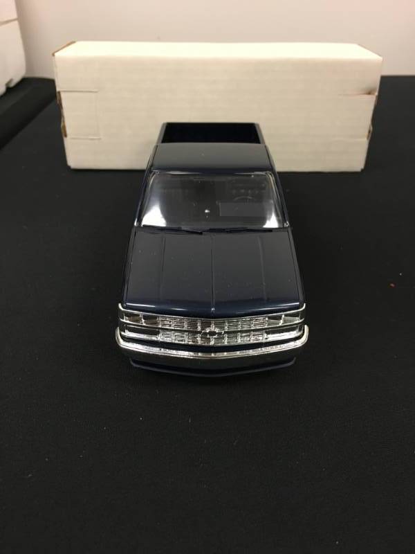 lot 79 image: ERTL 1989 Chevrolet Silverado C-1500