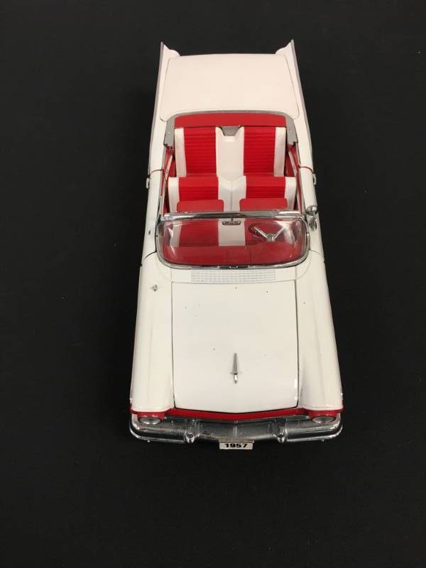 lot 97 image: 1957 Ford Fairlane Skyliner