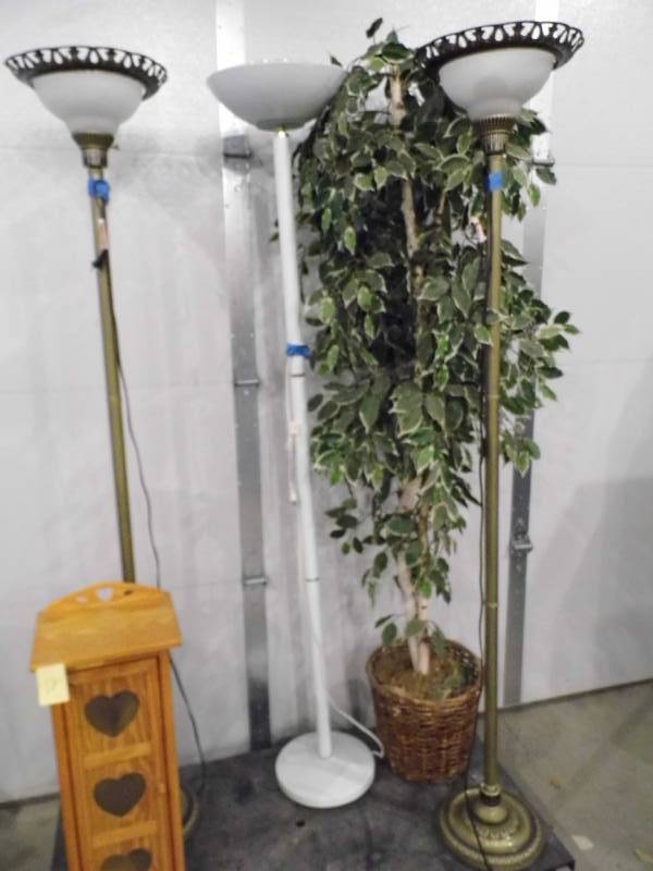 Lot of 3 Lamps & Tree