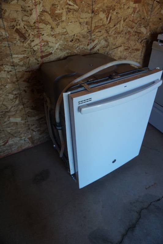 lot 2 image: GE Model GDT53P6D0WW Dishwasher