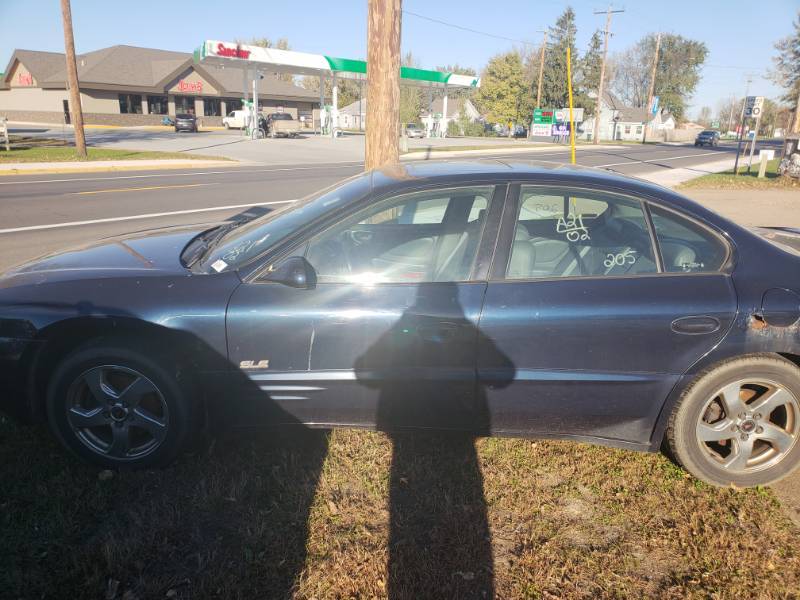 lot 1 image: 2002 Pontiac Bonneville SLE 3.8L