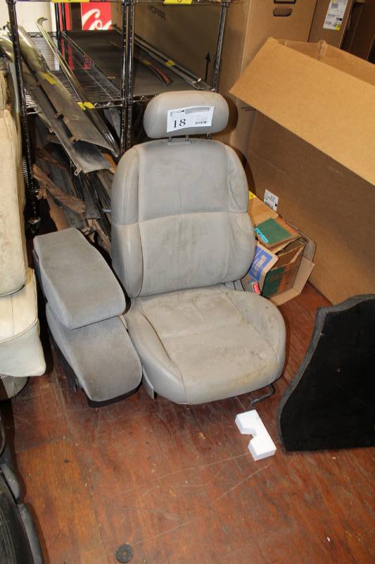 lot 18 image: Car Front Seat, Center Armrest