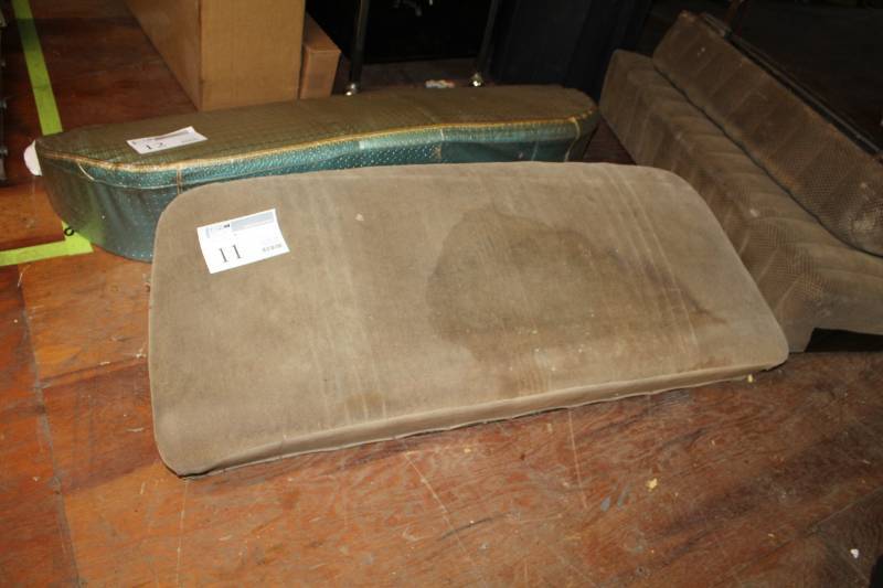 lot 11 image: Back Bench Seat