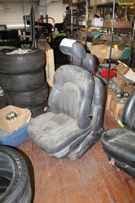 lot 16 image: Lot of (2) Car Front Seats