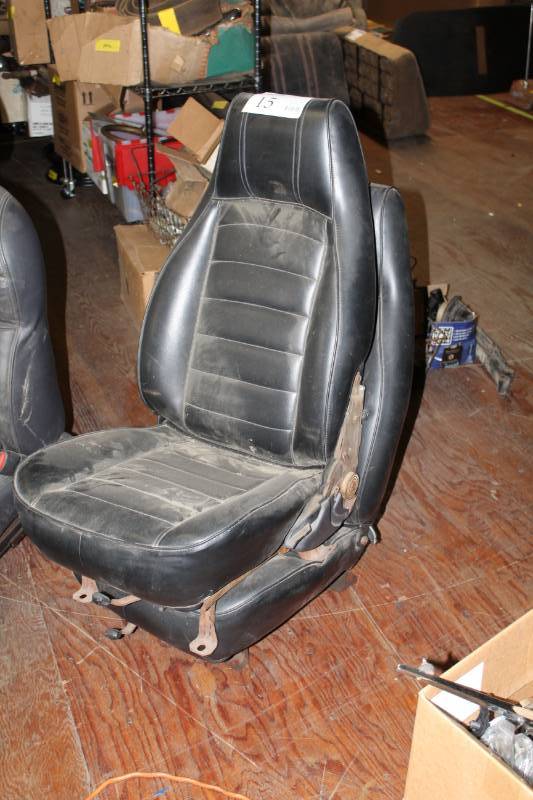 lot 15 image: Lot of (2) Car Front Bucket Seats